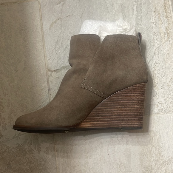 Lucky Brand Yameena Oiled Suede Wedge Bootie - Size 12 Med - Picture 2 of 8